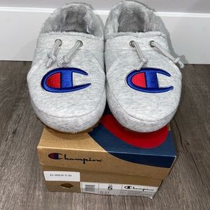 Champion University Slippers size 5Y (6.5 women)